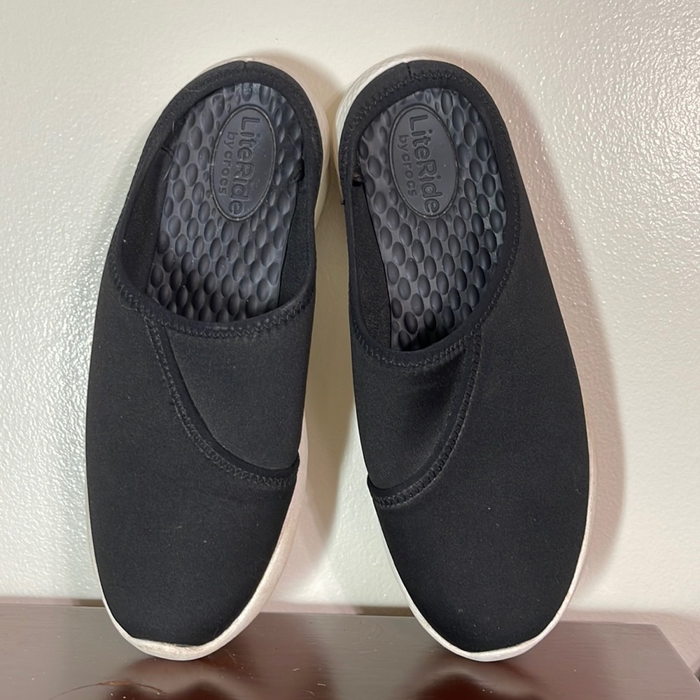 CROCS LiteRide slip on black.  Ladies 10